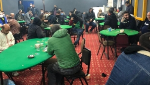 İzmir'de dernek binasında kumar oynayan 73 kişiye binlerce lira ceza