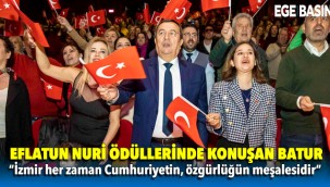 Eflatun Nuri ödüllerinde Konuşan Batur, “İzmir her zaman Cumhuriyetin, özgürlüğün meşalesidir”